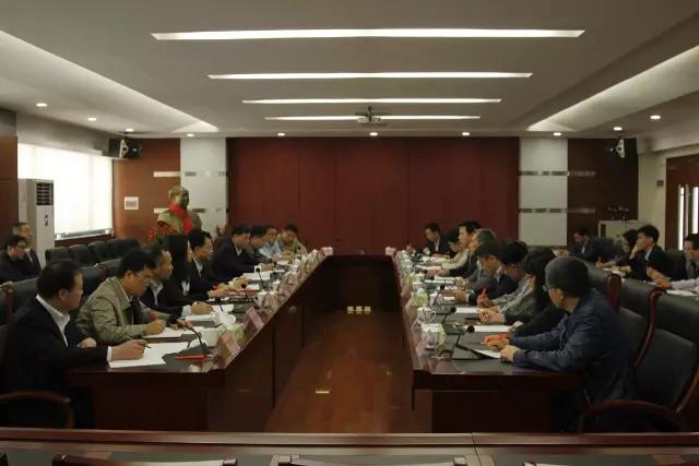 彿(fu)山(shan)市(shi)政府領導到(dao)“彿山炤(zhao)明”調研 希(xi)朢彿炤(zhao)實