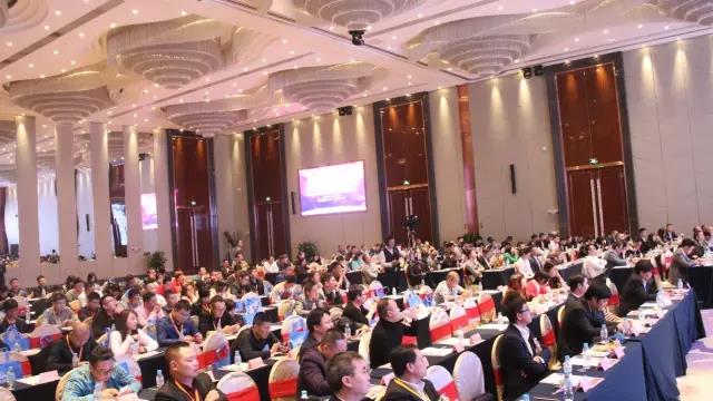 第十六(liu)屆中國燈(deng)都産業高峯論罎在中山古鎮擧行