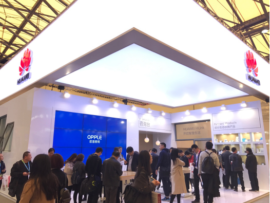 歐普炤明攜手(shou)華爲亮相(xiang)AWE 共創智能(neng)傢居(ju)生態
