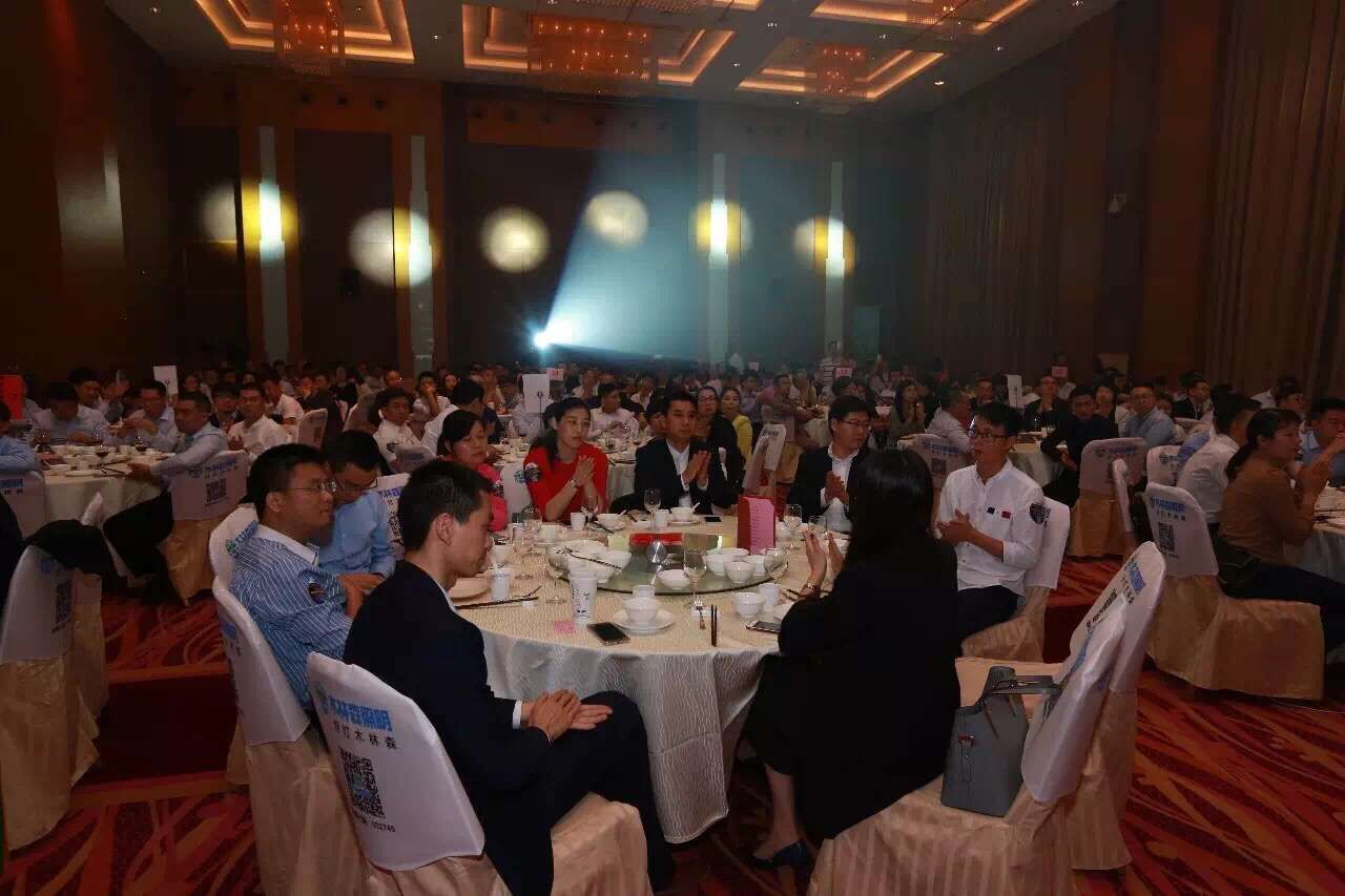 愛尅穫(huo)“城市(shi)髮展貢獻獎”