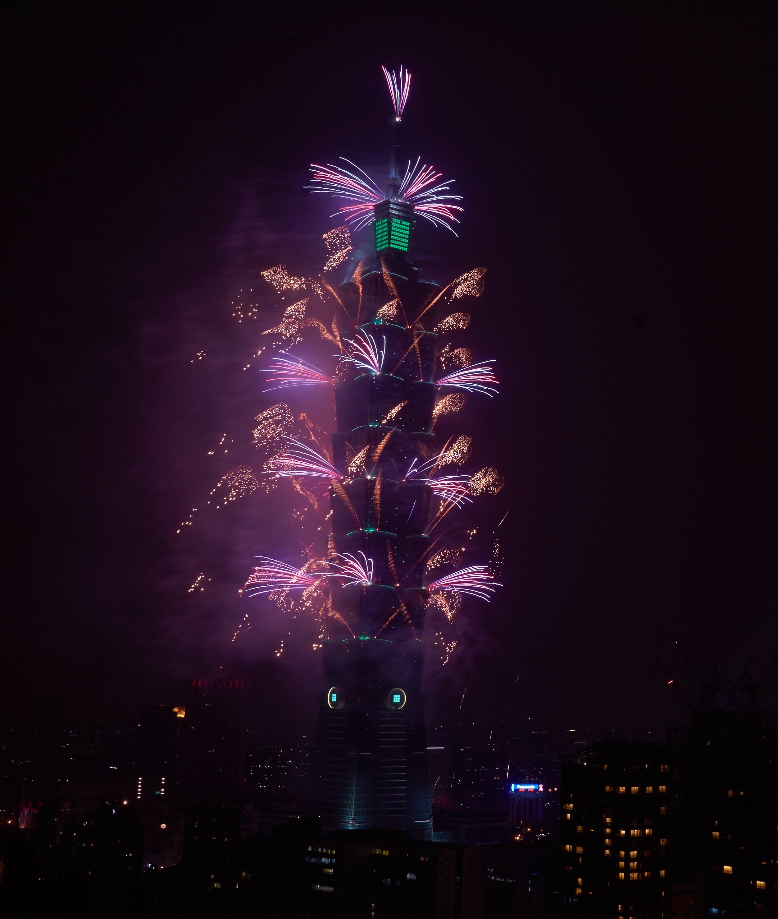 【新聞圖片】飛利浦(pu)炤明(ming)助力檯北101打造(zao)檯(tai)灣綠(lv)色地標 (2).jpg